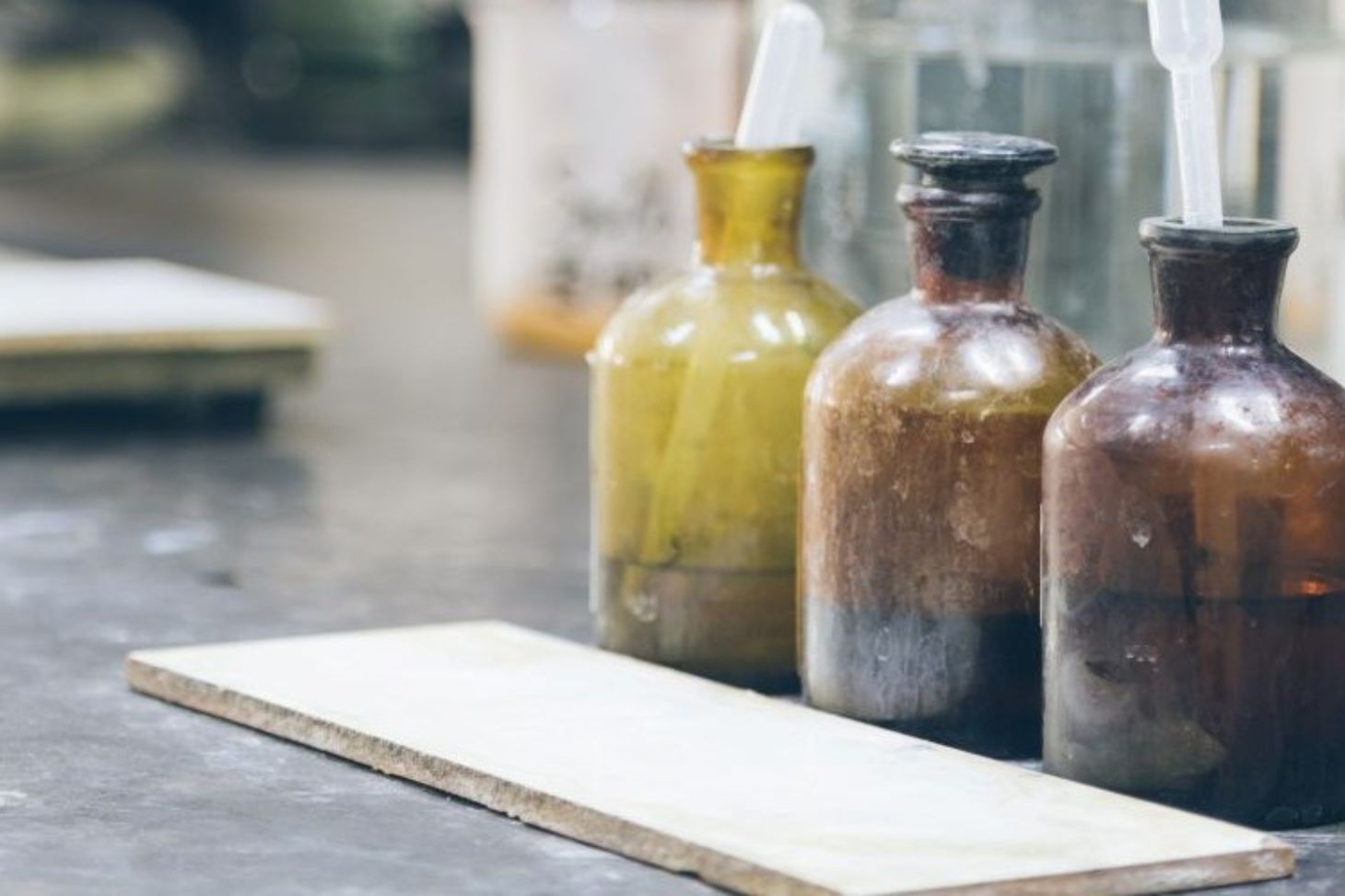 Table flacons colorés